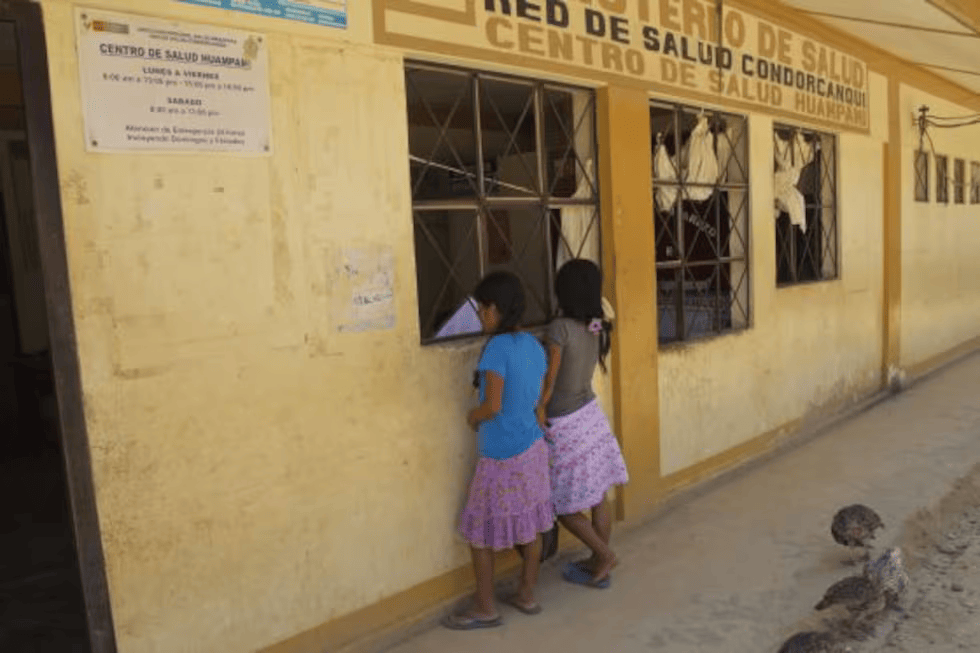 Centro de salud de Huampami, capital de la cuenca del Cenepa, en la región awajún, en 2015.